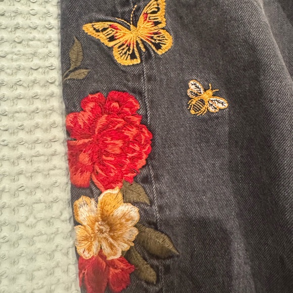 Size 34 Floral Embroidered Black Jeans - Picture 5 of 5